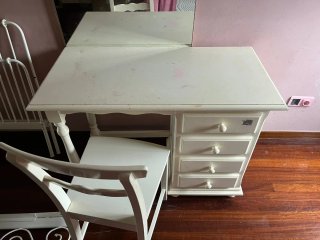 Scrivania per bambini con cassetti e sedia