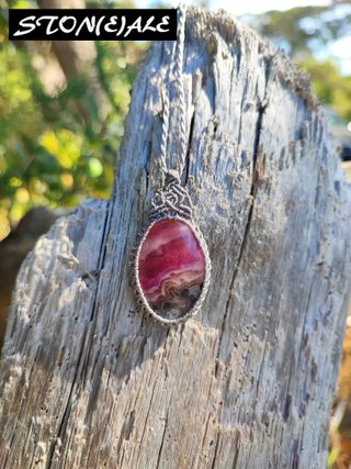 ciondolo in macrame con rodocrosite