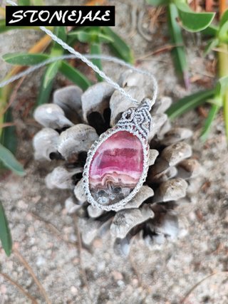 ciondolo in macrame con rodocrosite