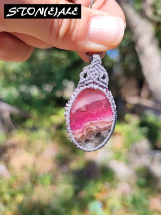 ciondolo in macrame con rodocrosite