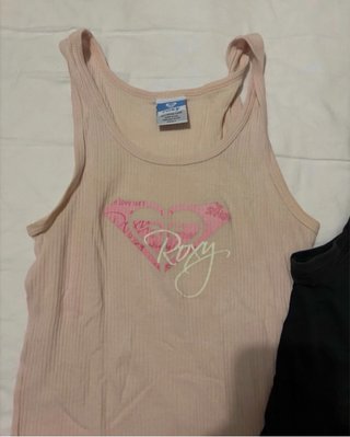Pack 2 Camisetas Roxy y Oysho.