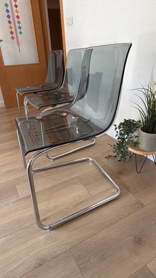 4 Sillas Transparentes Grises