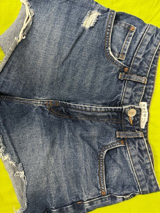 Shorts vaqueros desgastados Stradivarius talla 38