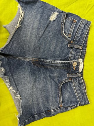 Shorts vaqueros desgastados Stradivarius talla 38