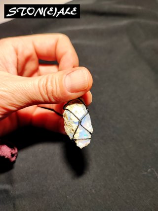 ciondolo con opale Welo ingabbiato