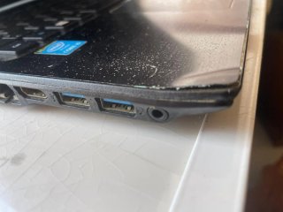 Portatile Acer Aspire F15 (F5-573) con danni da trasporto