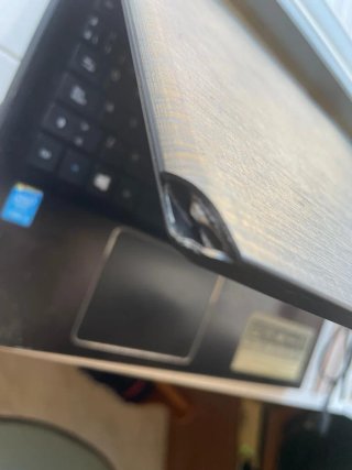 Portatile Acer Aspire F15 (F5-573) con danni da trasporto