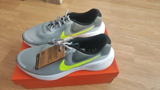 NIKE REVOLUTION 7 TALLA 42