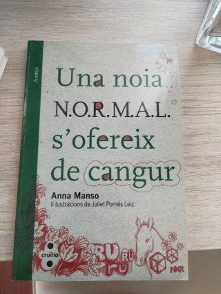 Lote de libros infantiles y juveniles.