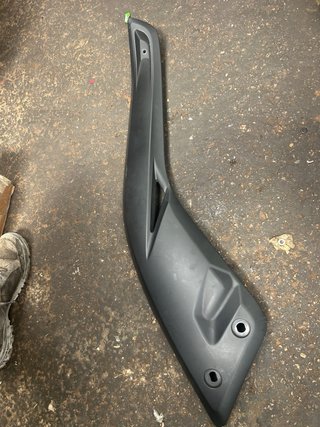 Tapa Central Derecha Yamaha X-MAX 125/250