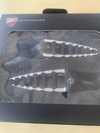 Estribos Reposapiés Aluminio Ducati Performance