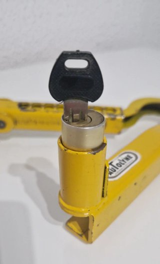 Antirrobo AUTOLYNE con llave para automóvil.