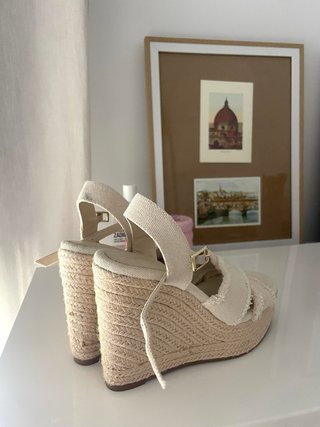 Sandalias cuña beige