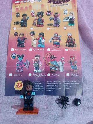 Lote LEGO Superhéroes: 3 Minifiguras y 1 Batmobile