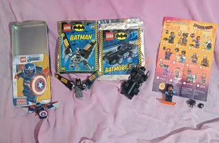 Lote LEGO Superhéroes: 3 Minifiguras y 1 Batmobile
