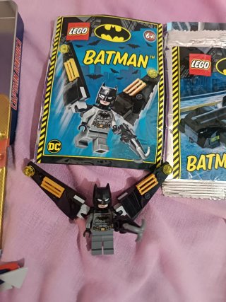 Lote LEGO Superhéroes: 3 Minifiguras y 1 Batmobile