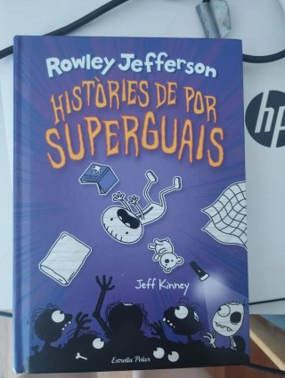 Lote de libros juveniles.