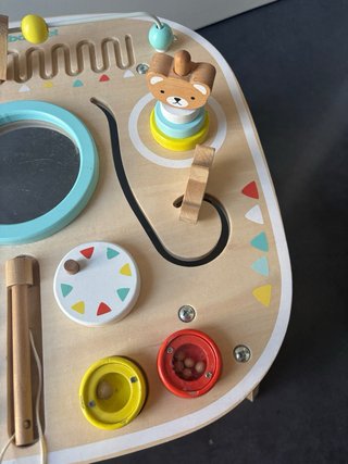 Mesa de actividades de madera para bebés