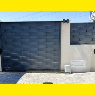 Puerta metálica corredera