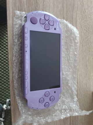 PSP morada en caja