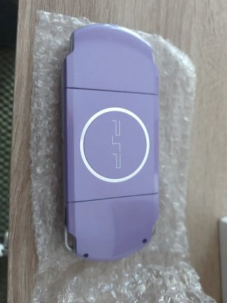 PSP morada en caja
