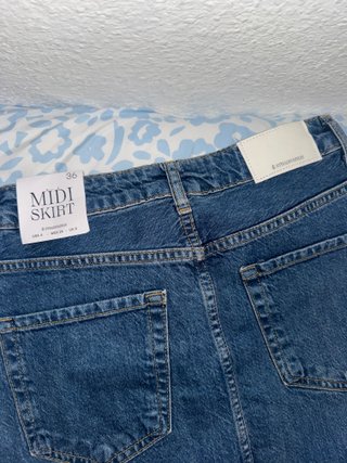 Falda vaquera midi Stradivarius con abertura