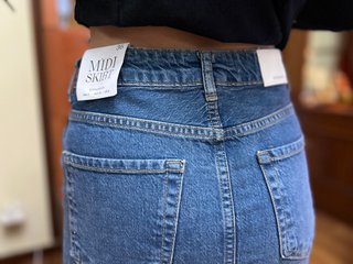 Falda vaquera midi Stradivarius con abertura