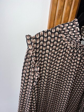 Blusa estampada cuello alto