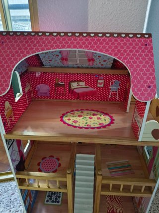 Casa de muñecas de madera