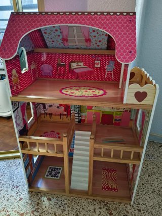 Casa de muñecas de madera