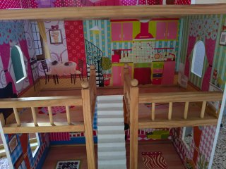 Casa de muñecas de madera