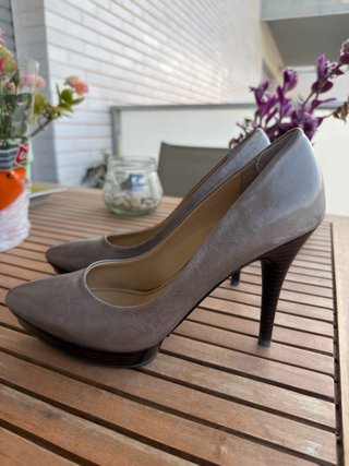 Zapatos de tacón grises talla 39