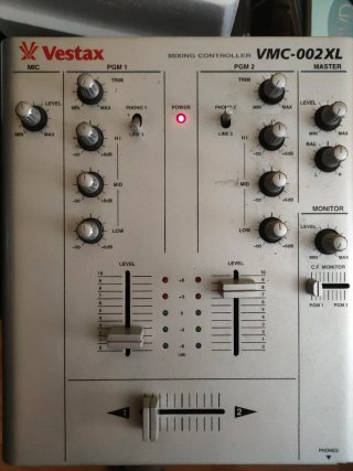 Mesa de mezclas Vestax VMC-002 XL