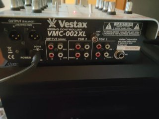 Mesa de mezclas Vestax VMC-002 XL