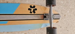 Longboard Skate con Diseño Azul y Madera
