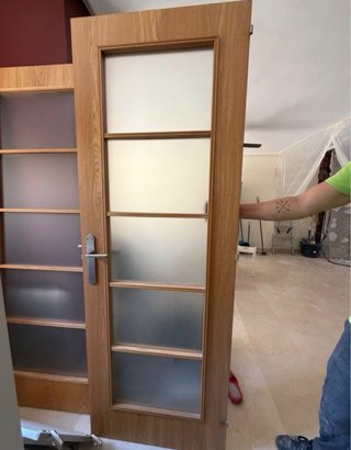 Puerta madera y cristal