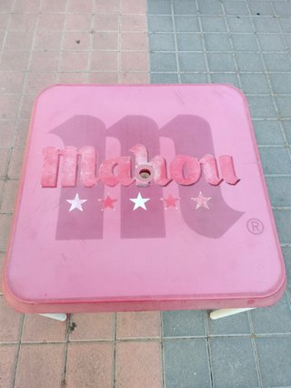 Tavolo da bar rosso in plastica
