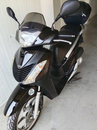 Honda Scooter Negra