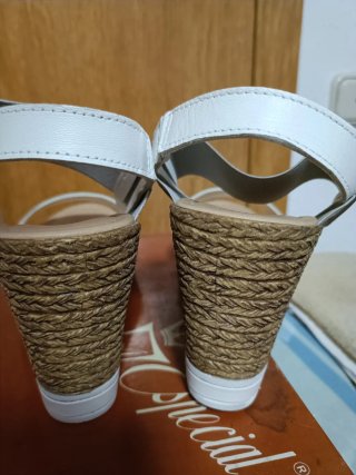 Sandalias tacón Blancas y Plateadas