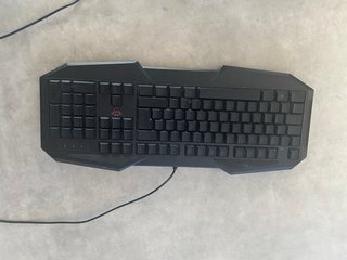 Torre PC Negra + 2 pantallas + teclado