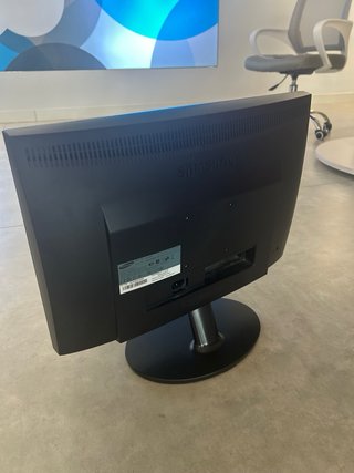 Torre PC Negra + 2 pantallas + teclado