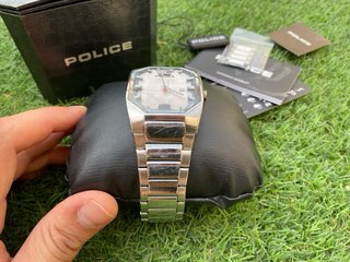 Reloj Police plateado y blanco sin pila