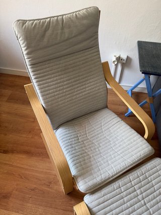 Sillón Poang con reposapiés