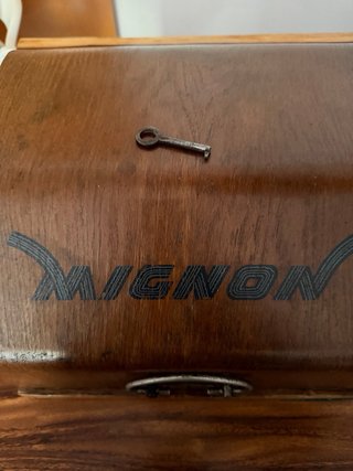 Máquina de escribir AEG Mignon antigua