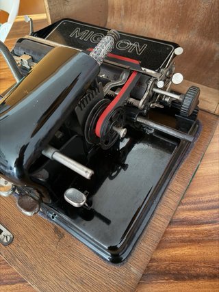 Máquina de escribir AEG Mignon antigua