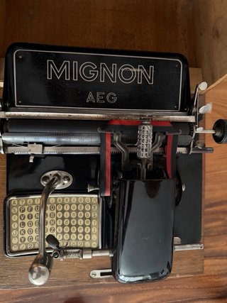 Máquina de escribir AEG Mignon antigua