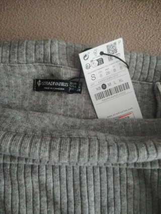 Jersey Stradivarius Gris Hombros Descubiertos