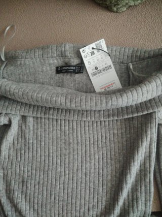 Jersey Stradivarius Gris Hombros Descubiertos