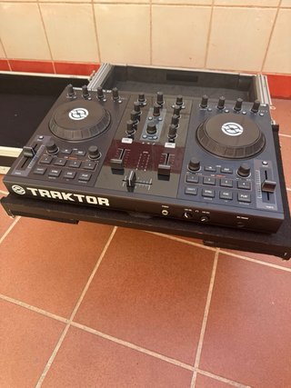 Controlador DJ Traktor Kontrol S2 + Maleta