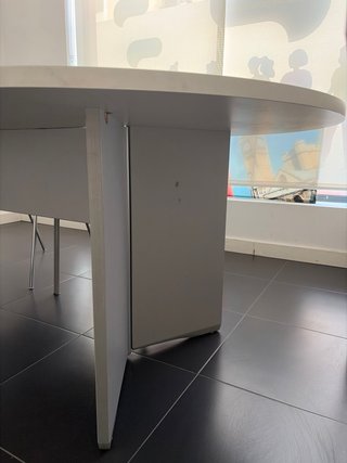Mesa de reuniones ovalada blanca (tengo 3 uds)